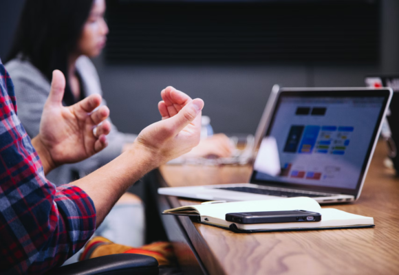 How Carrier Services Help Businesses Stay Connected and Competitive