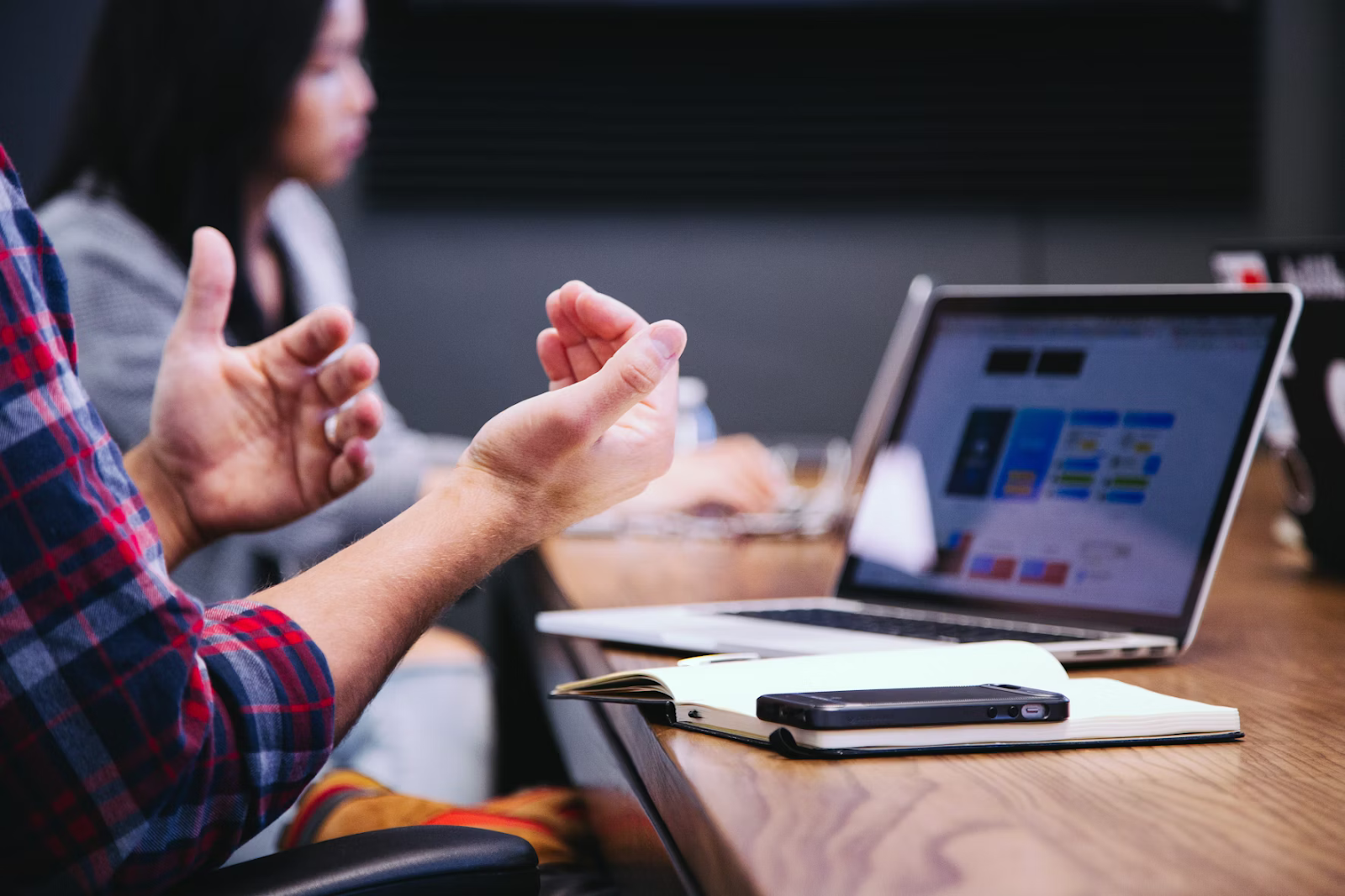 How Carrier Services Help Businesses Stay Connected and Competitive